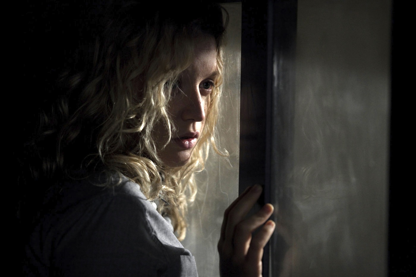 Love Crime movie review & film summary (2011) Roger Ebert