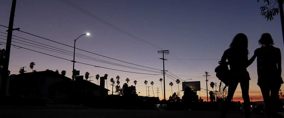 Tangerine movie review & film summary (2015) Roger Ebert